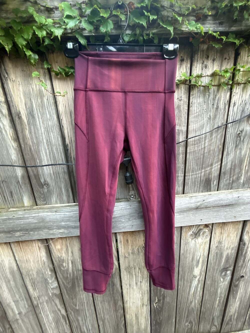 Lululemon In Movement HR Tight 25 Spray Dye White Garnet Size 2